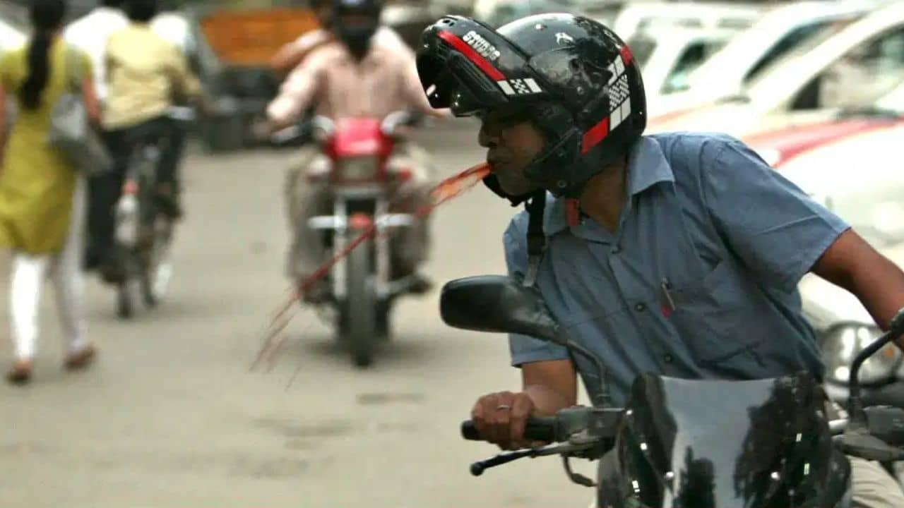 Spitting Fine: রাস্তায় থুতু ফেললেই এবার থেকে জরিমানা, বড় ঘোষণা সরকারের, কত ফাইন দিতে হবে?