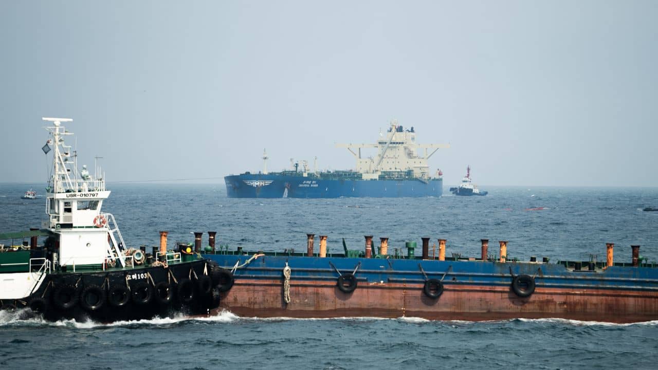 Strait of Hormuz: কখন কী হয়, কেউ বলতে পারছে না! ১০৭ দিন ধরে হরমুজ প্রণালীতেই আটকে ৫৬২ ভারতীয় নাবিক, কী অবস্থা তাদের?
