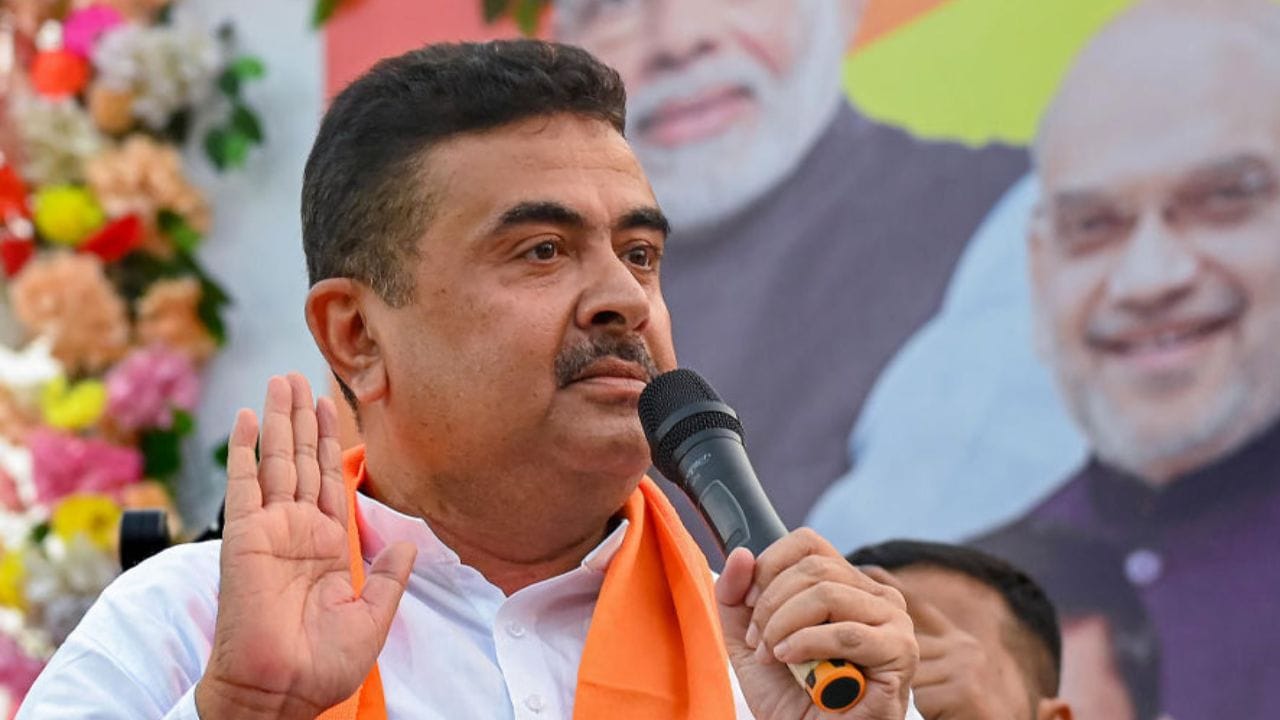 মুখ্যমন্ত্রী শুভেন্দু অধিকারী এবং রাজ্য বিজেপি সভাপতি শমীক ভট্টাচার্যের সঙ্গে দফায় দফায় আলোচনার পরে অবশেষে রাজ্যের নতুন মন্ত্রীদের দফতর বণ্টনের বিষয়টি চূড়ান্ত। স্বরাষ্ট্র দফতর মুখ্যমন্ত্রী নিজের হাতেই রাখছেন। পাশাপাশি, আইন ও বিচার, ভূমি ও ভূমিরাজস্ব এবং বিদ্যুৎ দফতর রয়েছে মুখ্য়মন্ত্রীর হাতে