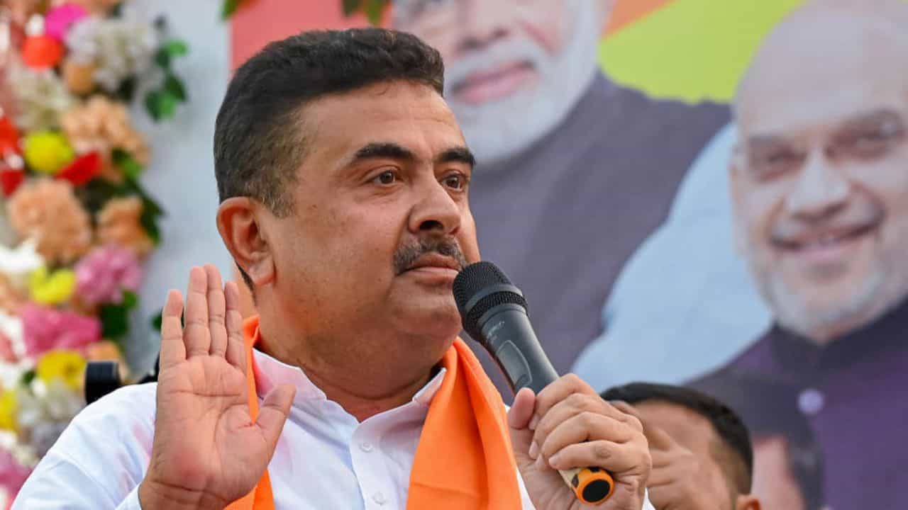 মুখ্যমন্ত্রী শুভেন্দু অধিকারী এবং রাজ্য বিজেপি সভাপতি শমীক ভট্টাচার্যের সঙ্গে দফায় দফায় আলোচনার পরে অবশেষে রাজ্যের নতুন মন্ত্রীদের দফতর বণ্টনের বিষয়টি চূড়ান্ত। স্বরাষ্ট্র দফতর মুখ্যমন্ত্রী নিজের হাতেই রাখছেন। পাশাপাশি, আইন ও বিচার, ভূমি ও ভূমিরাজস্ব এবং বিদ্যুৎ দফতর রয়েছে মুখ্য়মন্ত্রীর হাতে