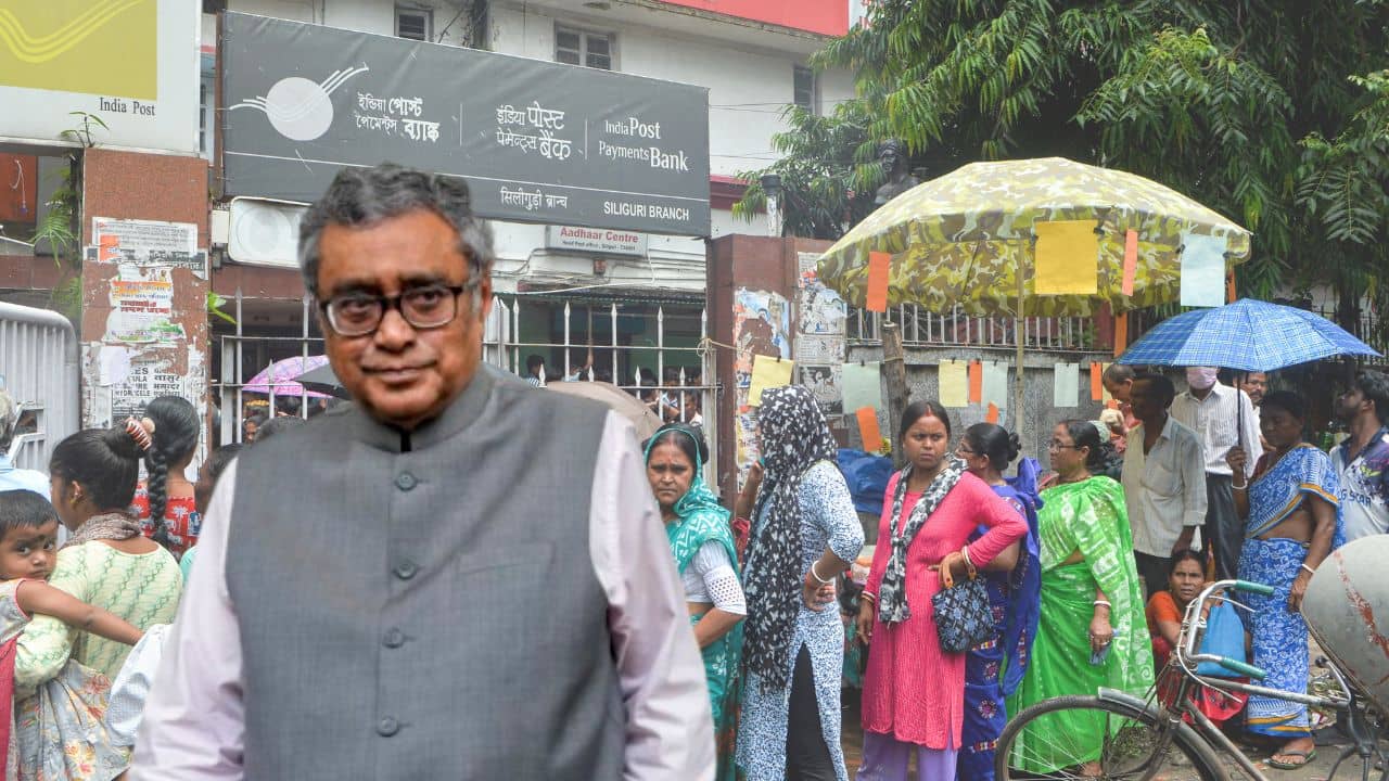 Annapurna Bhandar Scheme: লক্ষ্মীর ভান্ডারের থেকে প্রায় ১ কোটি ২০ লক্ষ মহিলা অন্নপূর্ণা ভান্ডারের সুবিধা কম পাচ্ছেন কেন? উত্তর দিলেন অর্থমন্ত্রী