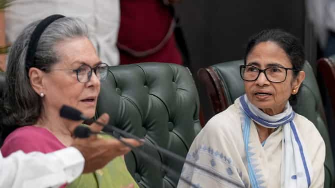 তৃণমূল কি তবে মিশে যাচ্ছে কংগ্রেসের সঙ্গে? এবার খোলসা করলেন বেণুগোপাল