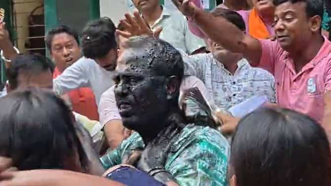 TMC কাউন্সিলরকে কালো কালিতে 'রাঙালেন' মহিলারা