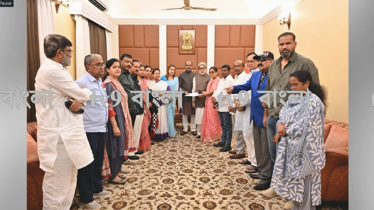 West Bengal News: নতুন দলে মিশে গেলেন তৃণমূলের বিদ্রোহী সাংসদরা