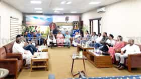 ওম বিড়লার বাসভবনে একঝাঁক বিদ্রোহী সাংসদ, এবার কোন দিকে মোড় নিচ্ছে?
