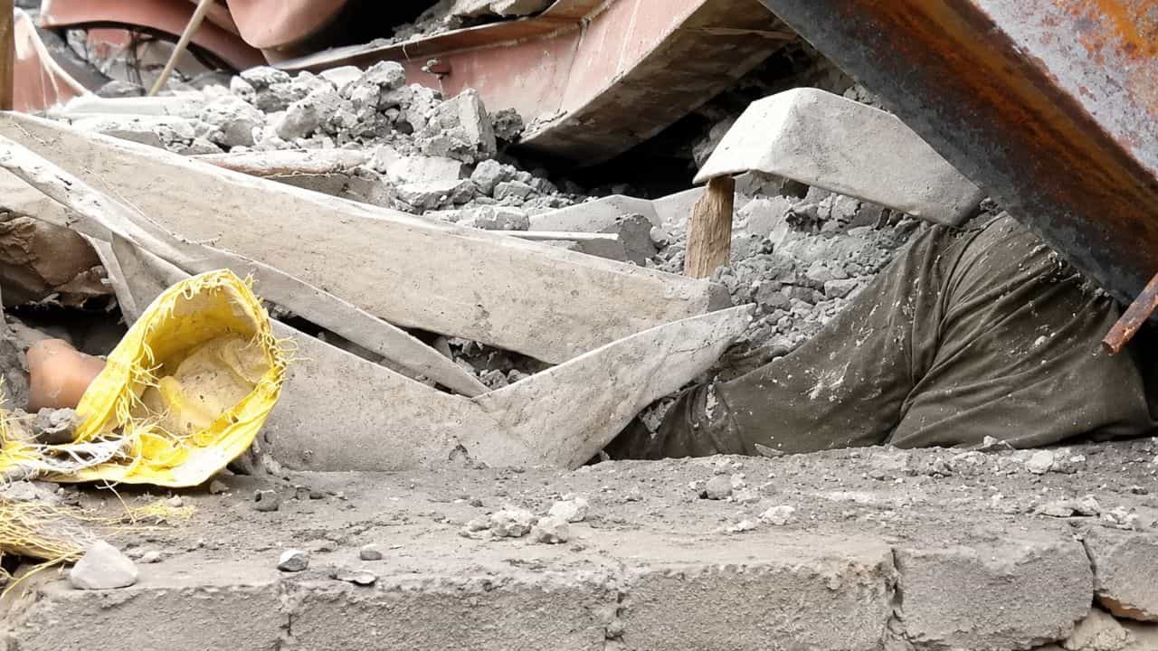 Taratala News: 'স্যর-স্যর এখানে বডি-বডি...',ক্যামেরা ঘোরাতেই শিউরে ওঠার মতো ছবিটা ধরা পড়ল তারাতলায় Taratala News: 'স্যর-স্যর এখানে বডি-বডি...',ক্যামেরা ঘোরাতেই শিউরে ওঠার মতো ছবিটা ধরা পড়ল তারাতলায়