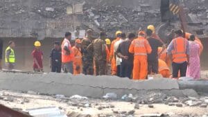 LIVE: তারাতলা বিপর্যয়ে SIT গঠন, রাত ১২টা পর্যন্ত উদ্ধার ২৩ শ্রমিক