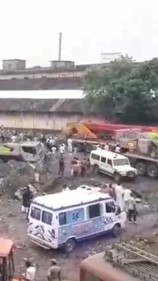 তারাতলা উদ্ধারকাজে এবার সামিল রেল, দুর্ঘটনাস্থলেই তৈরি ICU