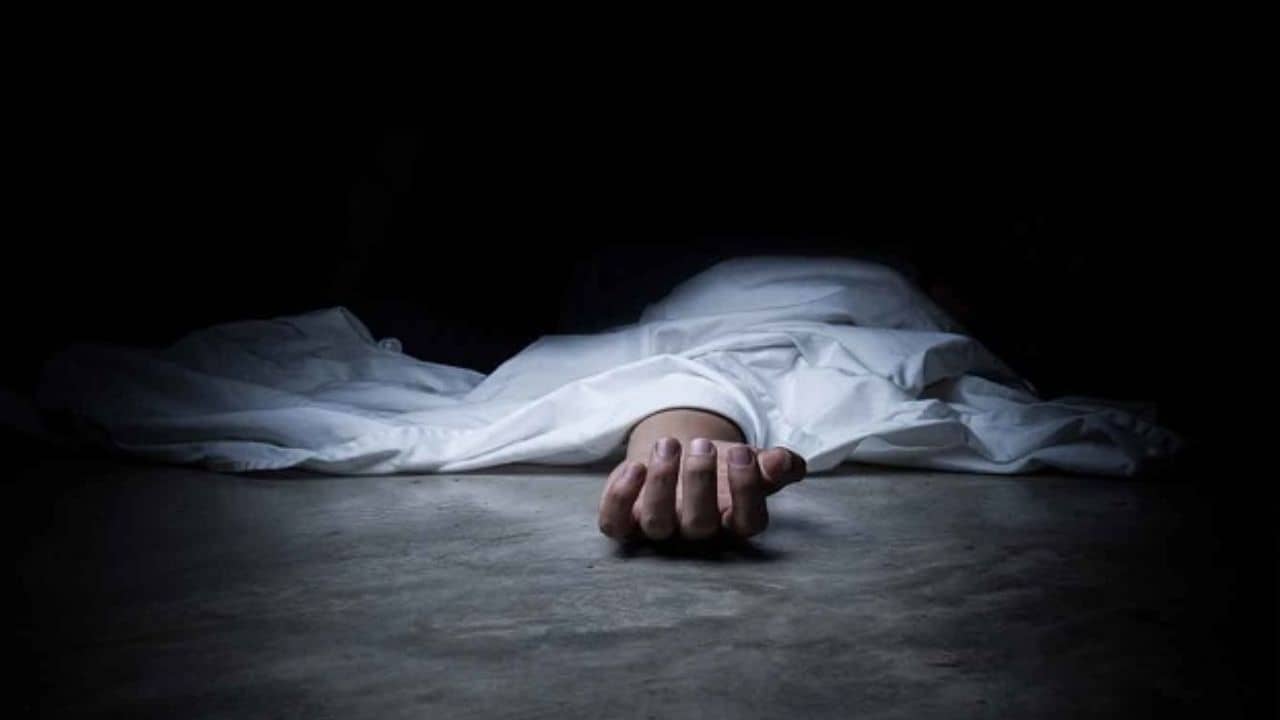 ভরদুপুরে ফাঁকা ফ্ল্যাট থেকে উদ্ধার জনপ্রিয় সিরিয়ালের অভিনেত্রীর ঝুলন্ত দেহ, চাঞ্চল্য টেলিপাড়ায়