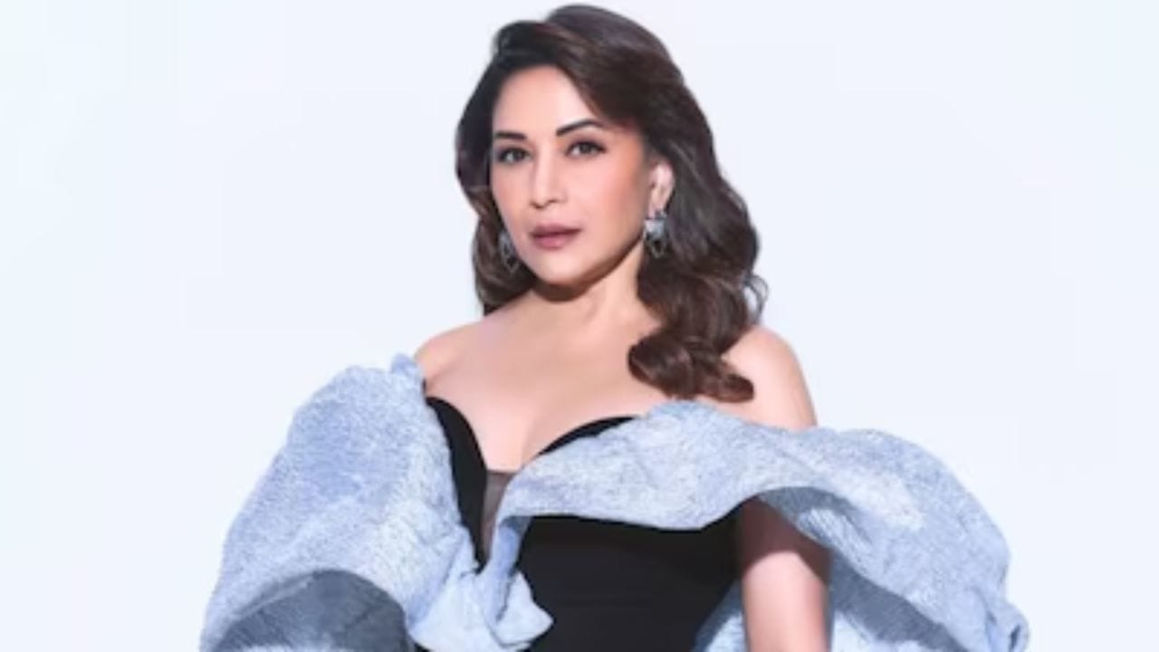 Madhuri Dixit: পুরোটাই যেন কাঠি, একেবারে মাংস নেই! মাধুরীর শরীর নিয়ে কাটাছেঁড়া, কী ঘটেছিল?