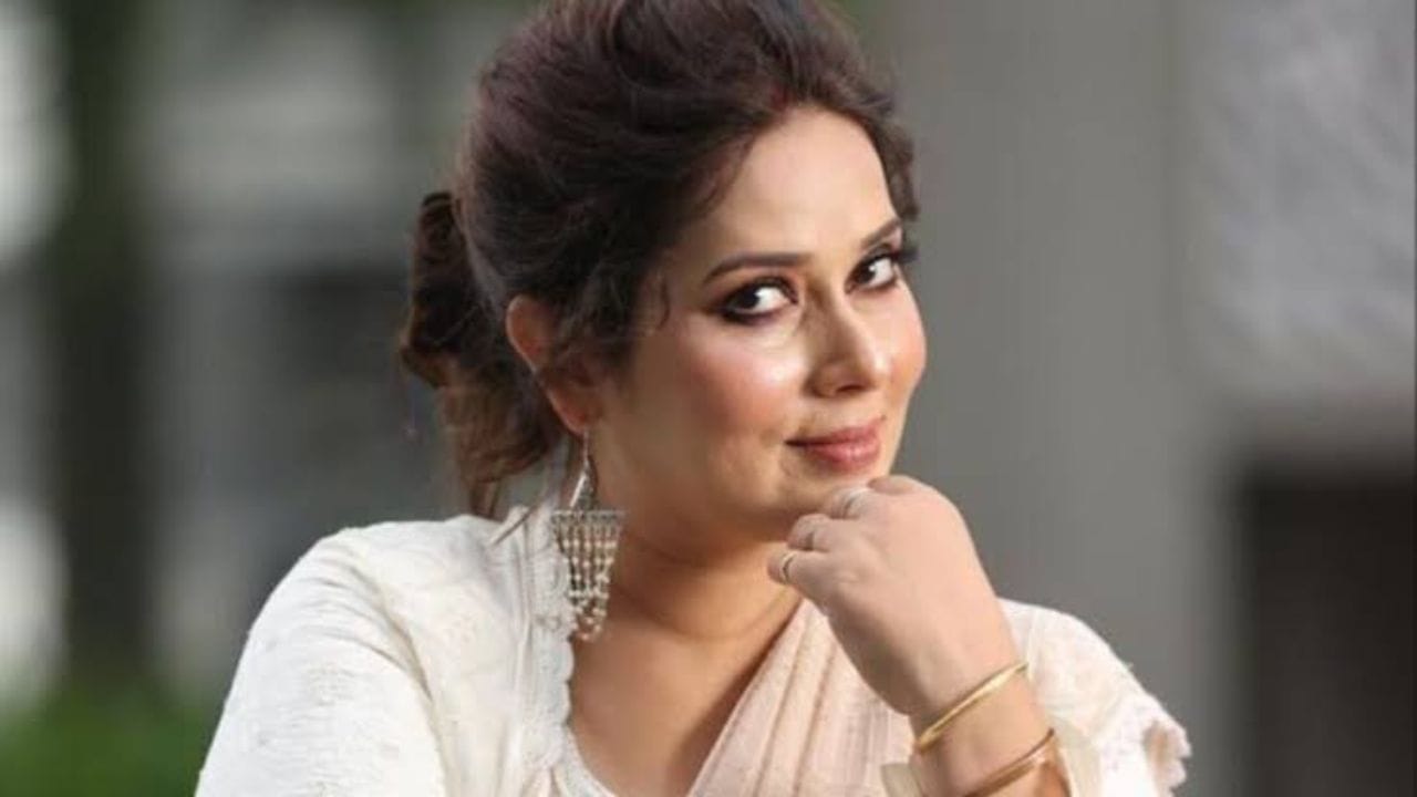  বাংলা টেলিভিশনের অত্যন্ত জনপ্রিয় এবং পরিচিত অভিনেত্রী ত্রমিলা ভট্টাচার্যও আরবানার বাসিন্দা। ছোট পর্দার ব্যস্ত শ্যুটিংয়ের পর আরবানার নিরিবিলি ও মনোরম পরিবেশেই নিজের অবসর সময় কাটান অভিনেত্রী।