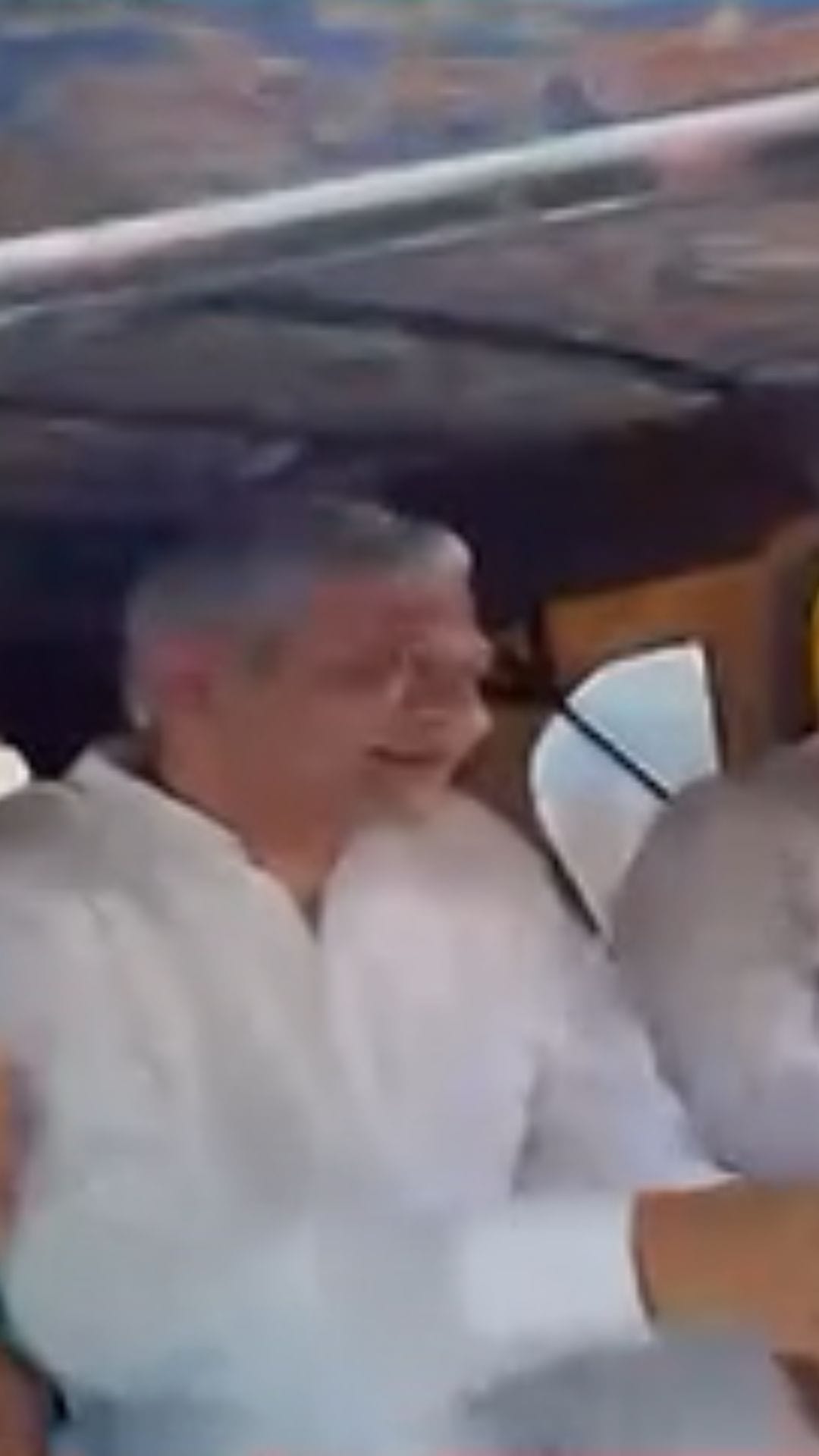রাজ্যে এসে অটোতে চড়লেন কেন্দ্রীয় রেলমন্ত্রী