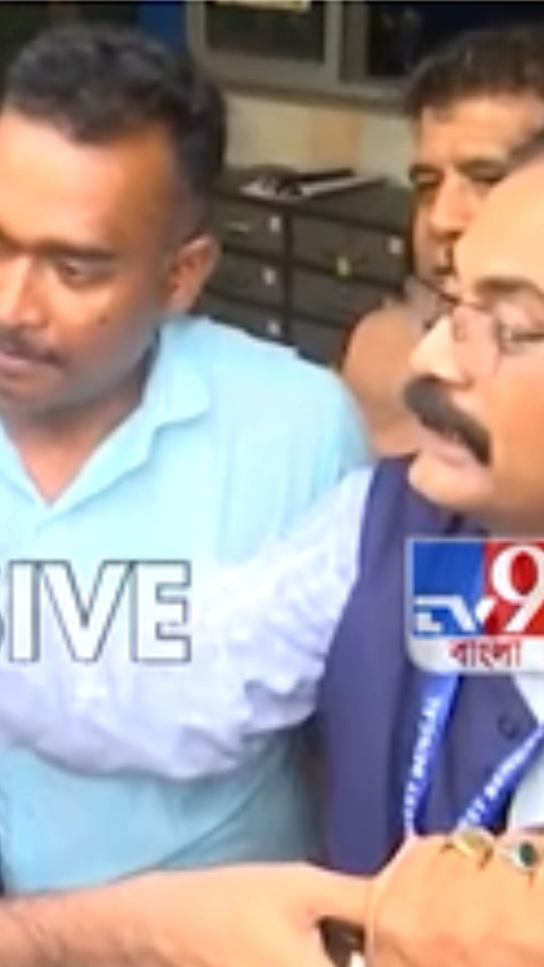 একপ্রকার জোর করেই মমতার বাড়িতে ঢুকল CID