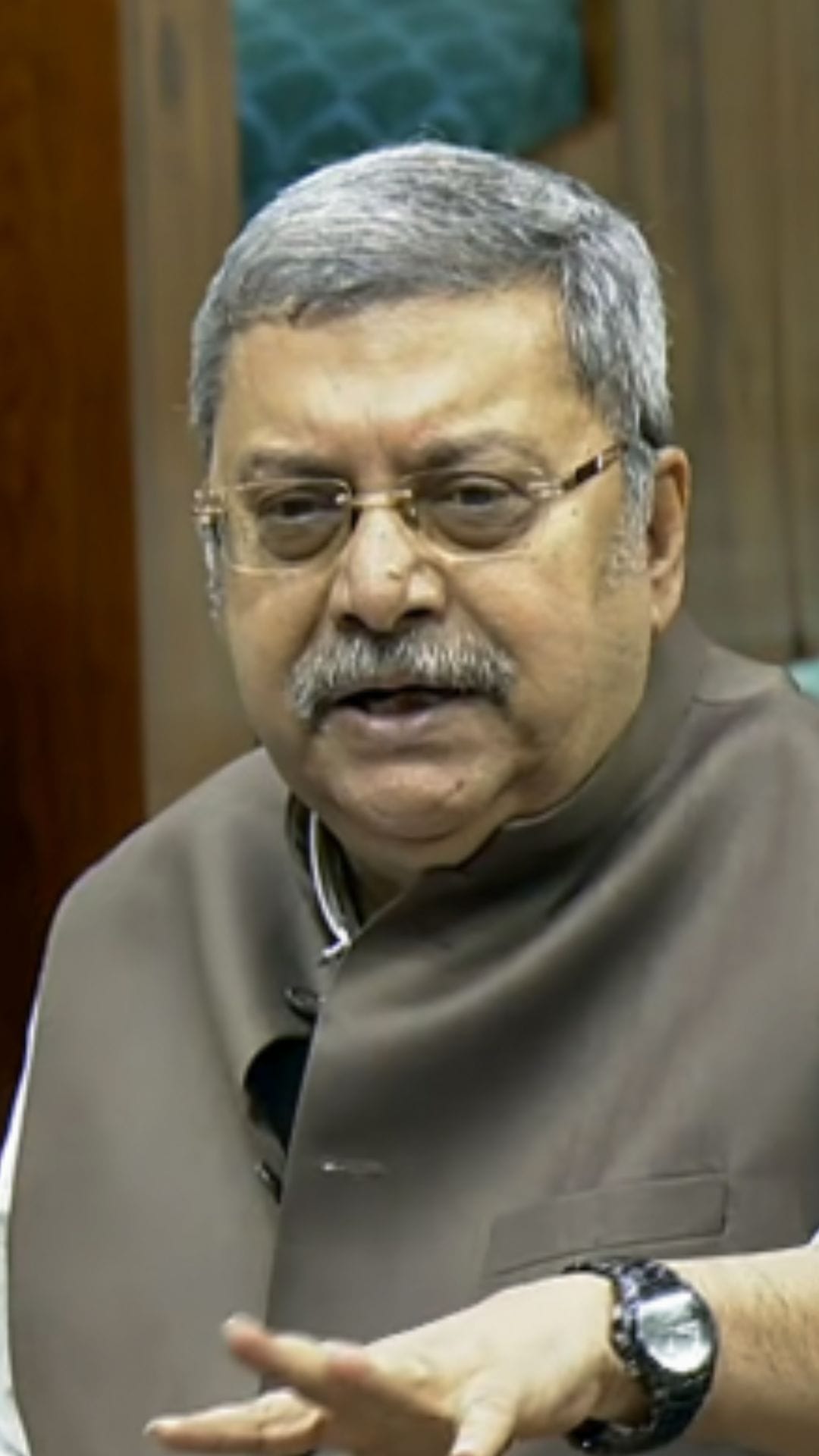 অভিষেকের মামলা থেকে সরে দাঁড়ালেন কল্যাণ