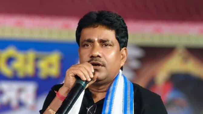 জেলা পরিষদের সভাধিপতির পদ থেকে ইস্তফা উত্তম বারিকের