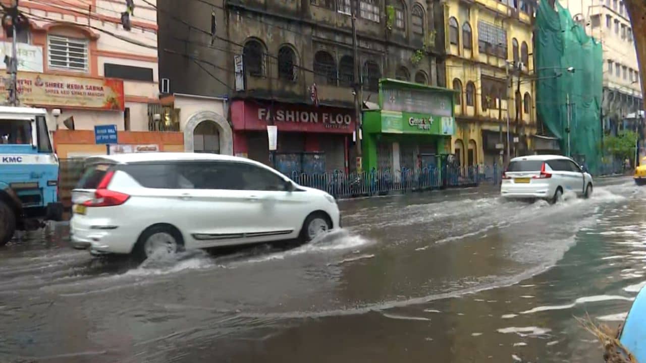 Latest Weather Update: শুক্রবার পর্যন্ত টানা বৃষ্টি এই ৮ জেলায়, অ্যালার্ট জারি করে দিল হাওয়া অফিস