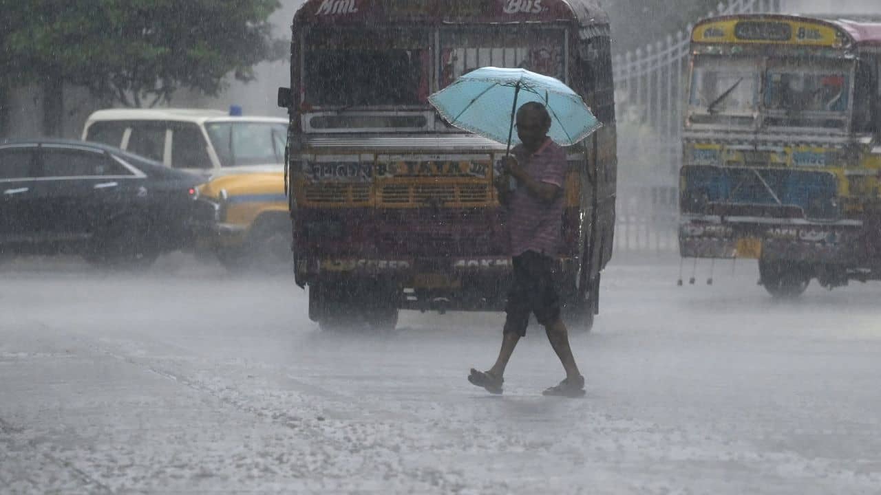 Weather Latest Update: জারি হল লাল-কমলা সতর্কতা, ফের বৃষ্টির পূর্বাভাস দক্ষিণবঙ্গে