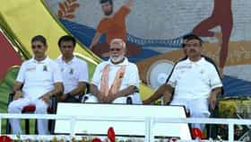 বিশ্ব যোগে বাংলা, প্রধানমন্ত্রী-মুখ্যমন্ত্রীকে দেখতে মানুষের ঢল