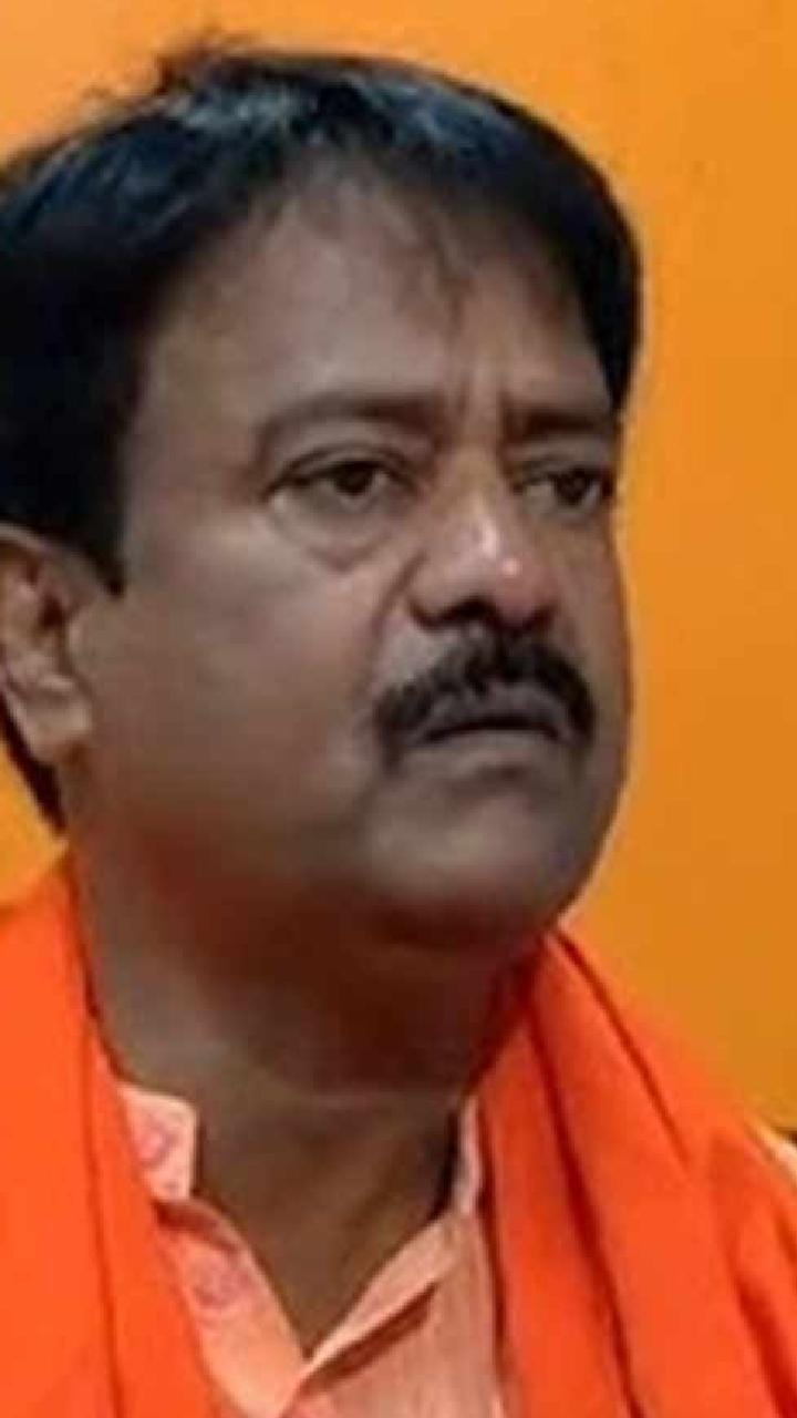 মধ্যমগ্রাম এফসিআই গোডাউন থেকে বাংলাদেশে গম পাচারের চেষ্টা? হাতেনাতে ৯টি ট্রাক আটক করল খাদ্য দফতর