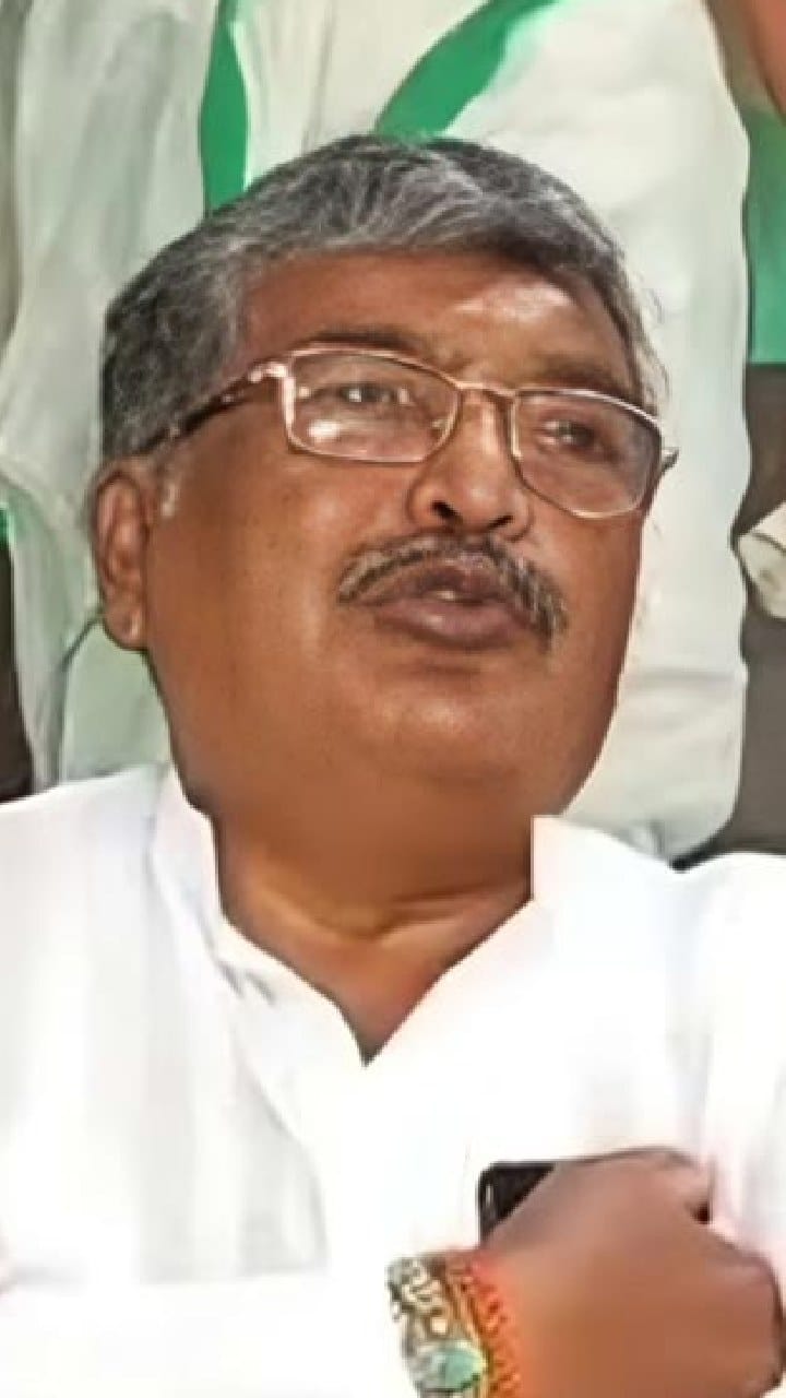 রচনা ফিডিং বোতলে দুধ খান: অসিত