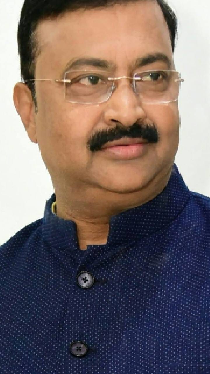 দিদি মমতার হাত ছাড়ছেন ভাই বাবুন বন্দ্যোপাধ্যায়! শুভেন্দুর প্রশংসা করে বিজেপিতে যাওয়ার ইচ্ছা প্রকাশ