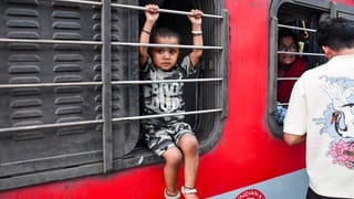 Train Ticket Rules for Children: কত বয়স পর্যন্ত বাচ্চা ফ্রিতে যেতে পারে ট্রেনে, বিপদে পড়ার আগে জেনে রাখুন