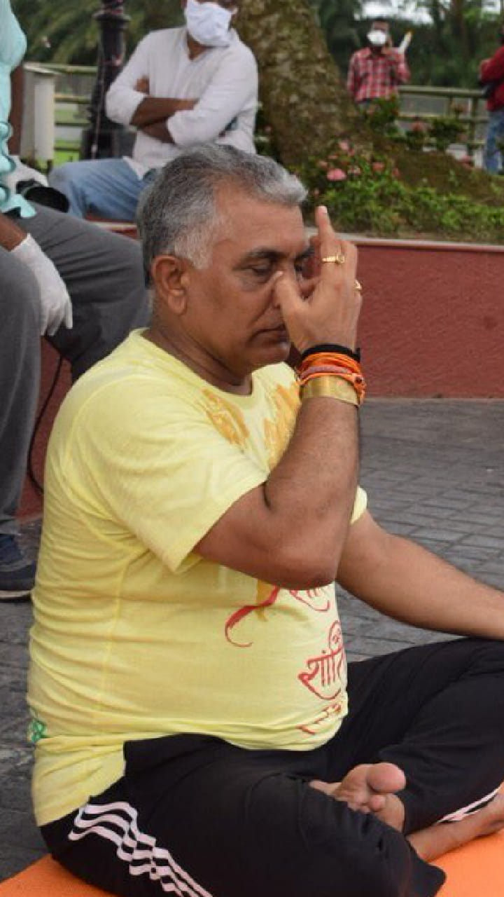 ইকোপার্কে যোগাসন করলেন দিলীপ, দেখুন...