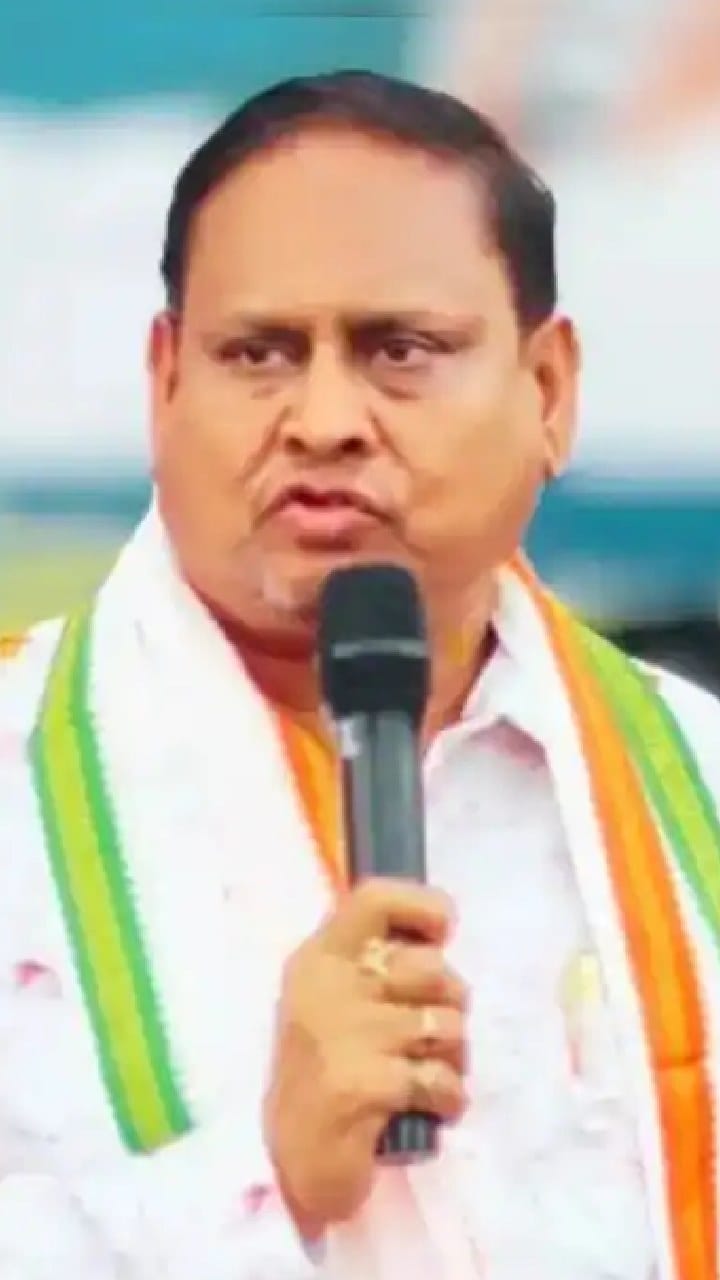 কাকে ভয় পান হুমায়ুন?