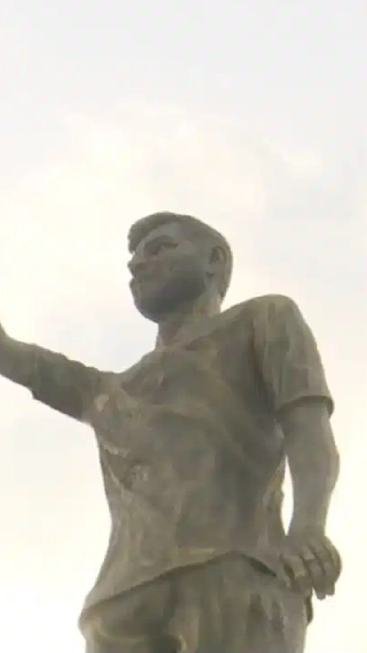 লেকটাউন থেকে সরানো হচ্ছে মেসির বিশালাকার মূর্তি! দুর্ঘটনা এড়াতে তৎপর প্রশাসন