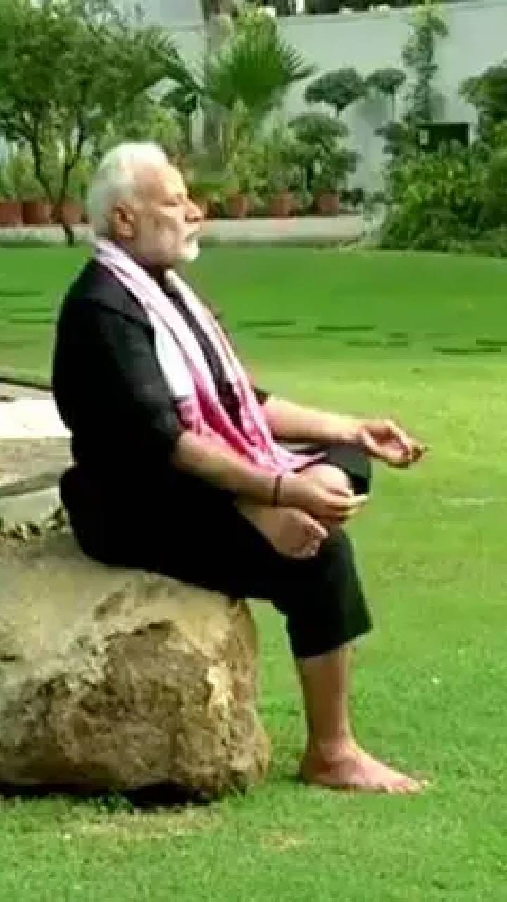 আন্তর্জাতিক যোগ দিবসে রেড রোডে মোদীর যোগাভ্যাস, স্মরণ করলেন রামকৃষ্ণ-বিবেকানন্দকে