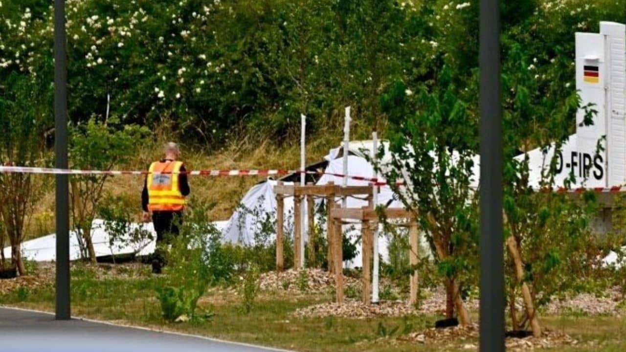 Plane Crash: আকাশ থেকে ঝাঁপ দেওয়ার শখ মেটাতে গিয়েছিলেন...খুলল না বিমানের দরজা! মর্মান্তিক পরিণতি ১১ জনের