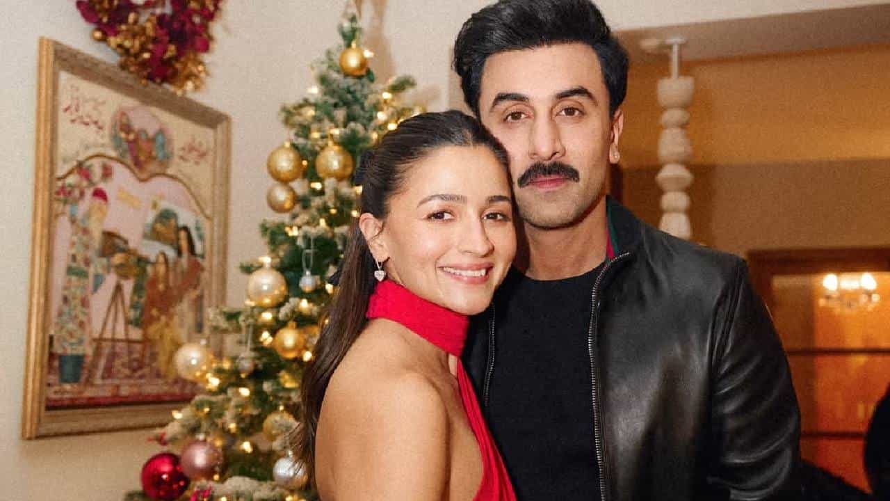Ranbir about Alia: ‘আমার বউ...!’ আলিয়াকে নিয়ে কী কাণ্ড ঘটালেন রণবীর? Ranbir about Alia: ‘আমার বউ...!’ আলিয়াকে নিয়ে কী কাণ্ড ঘটালেন রণবীর?