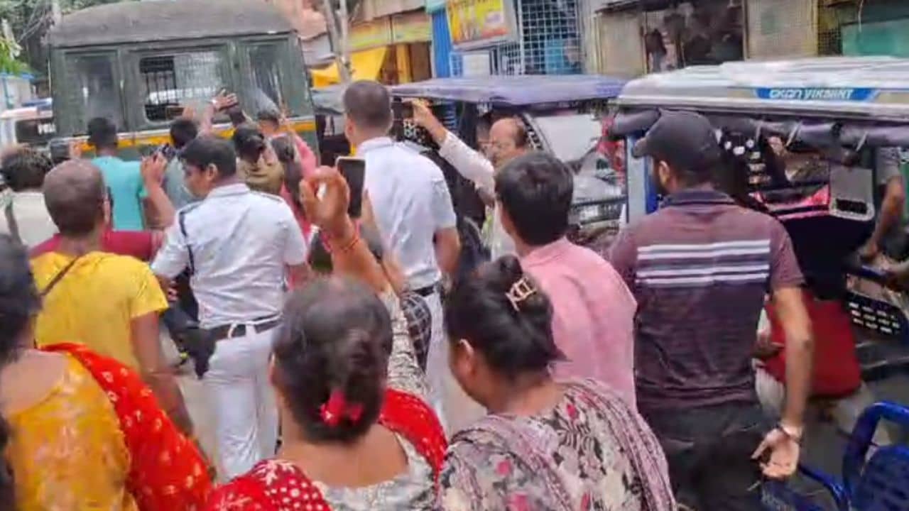 TMC Leader Arrest: এবার কল্যাণ ঘনিষ্ঠ নেতাকে তুলে নিল পুলিশ