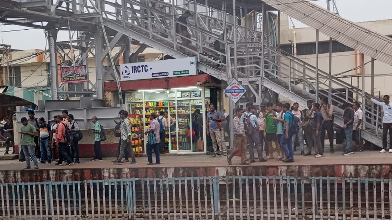 Railway Station Shop License: রেলস্টেশনে দোকান খুলতে গেলে কী কী লাইসেন্স লাগে? কীভাবে আবেদন করবেন? Railway Station Shop License: রেলস্টেশনে দোকান খুলতে গেলে কী কী লাইসেন্স লাগে? কীভাবে আবেদন করবেন?