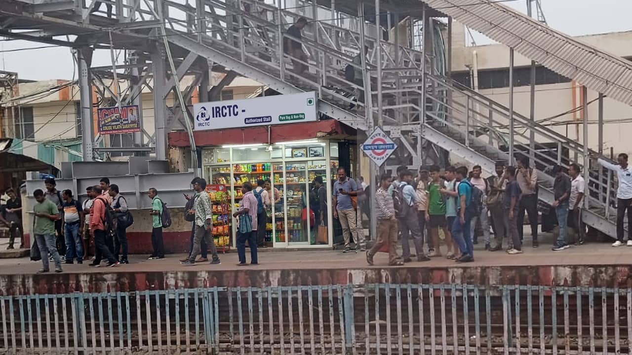 Railway Station Shop License: রেলস্টেশনে দোকান খুলতে গেলে কী কী লাইসেন্স লাগে? কীভাবে আবেদন করবেন?