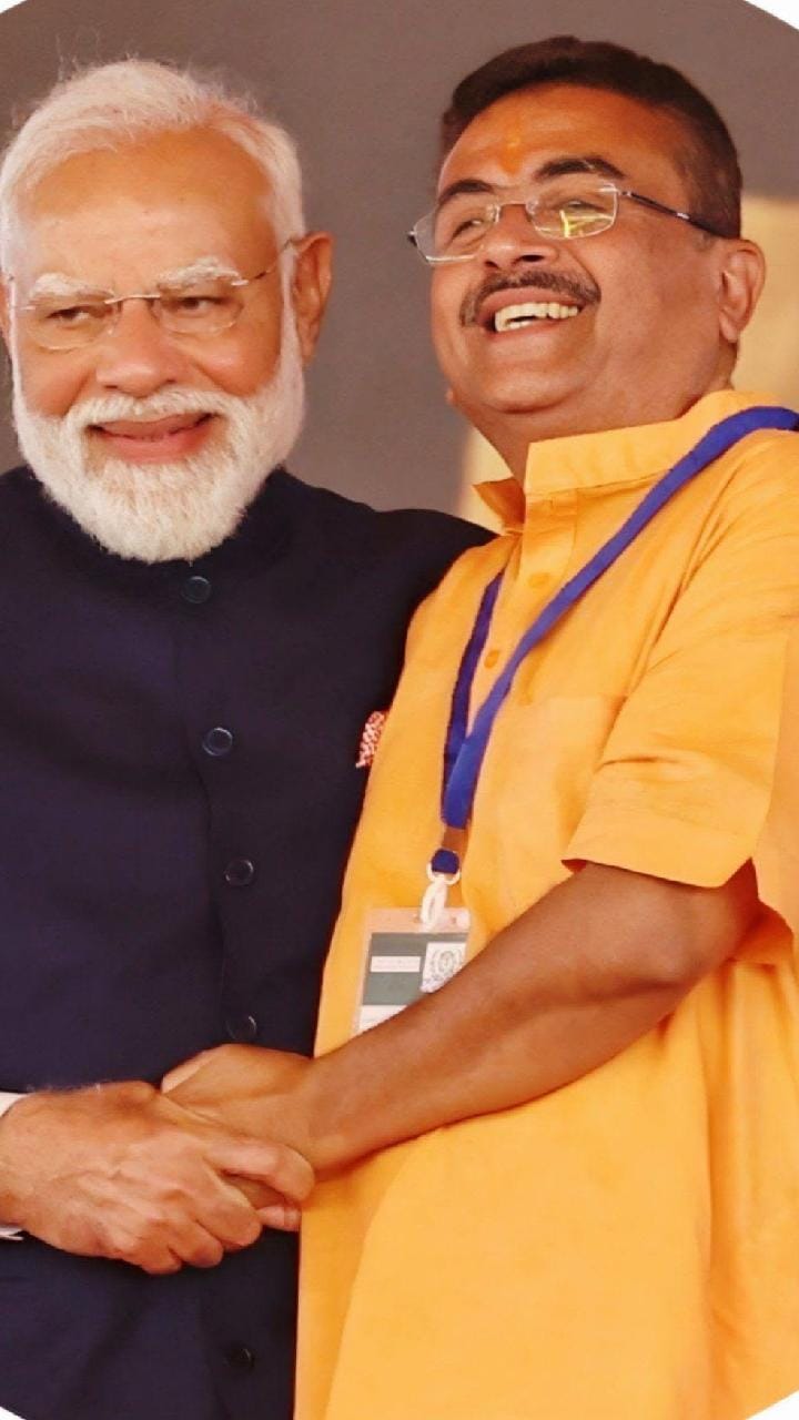 মোদীকে ঝালমুড়ি বানিয়ে খাওয়ালেন শুভেন্দু! দিল্লির বৈঠকে বঙ্গ সংস্কৃতির ছোঁয়া