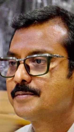 টলিপাড়ার তোলাবাজি থেকে যৌন হেনস্থা! স্বরূপ বিশ্বাসের বিরুদ্ধে একগুচ্ছ ধারায় মামলা পুলিশ...
