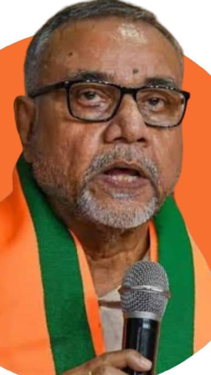 ‘ফিরহাদের কোনওদিনই ঢাল-তরোয়াল ছিল না!’ মেয়রের পদত্যাগ নিয়ে চাঁছাছোলা আক্রমণ তাপস রায়ের