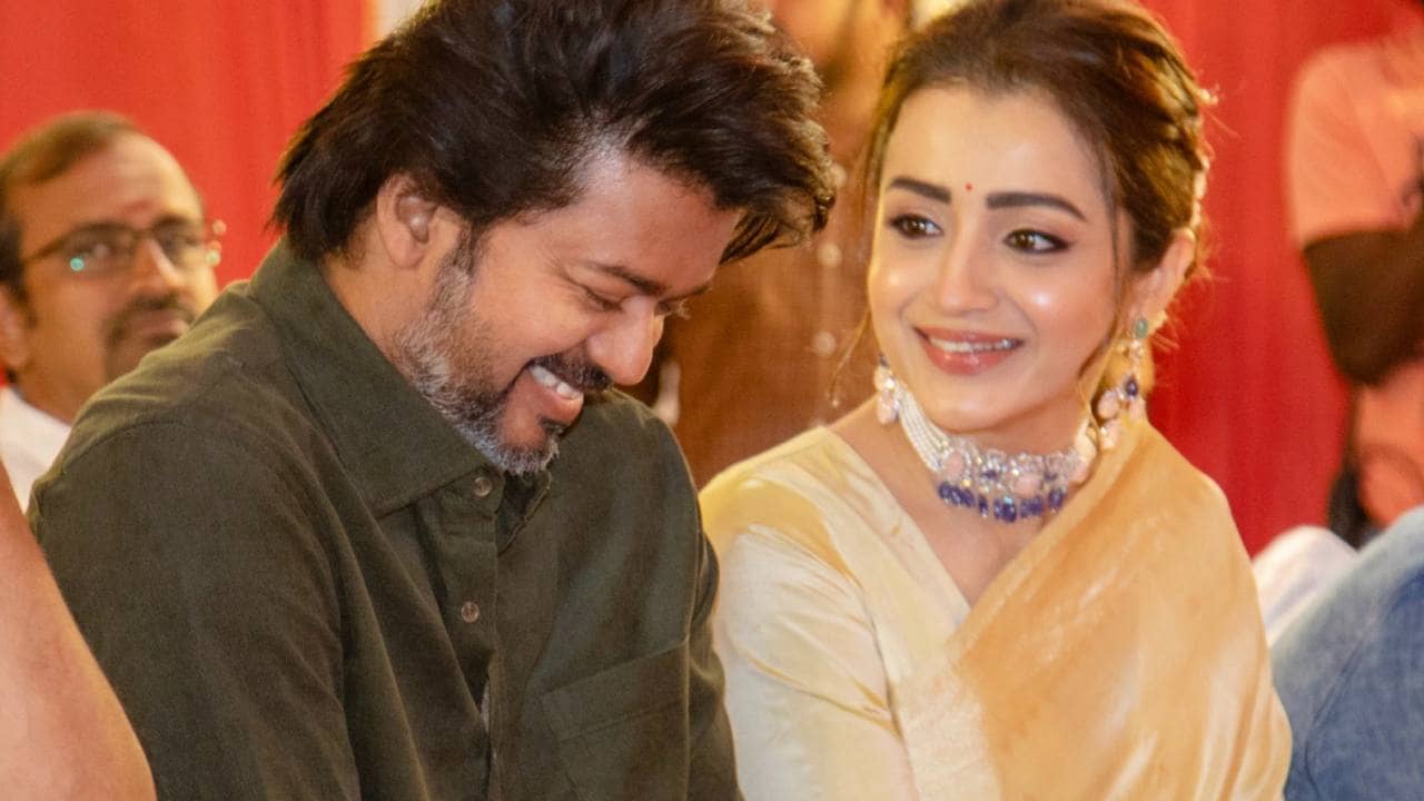 Trisha Vijay: বিচ্ছেদের জল্পনাকে তুড়ি মেরে, মাঝরাতে বিশেষ মুহূর্তে ধরা পড়লেন তৃষা-বিজয়