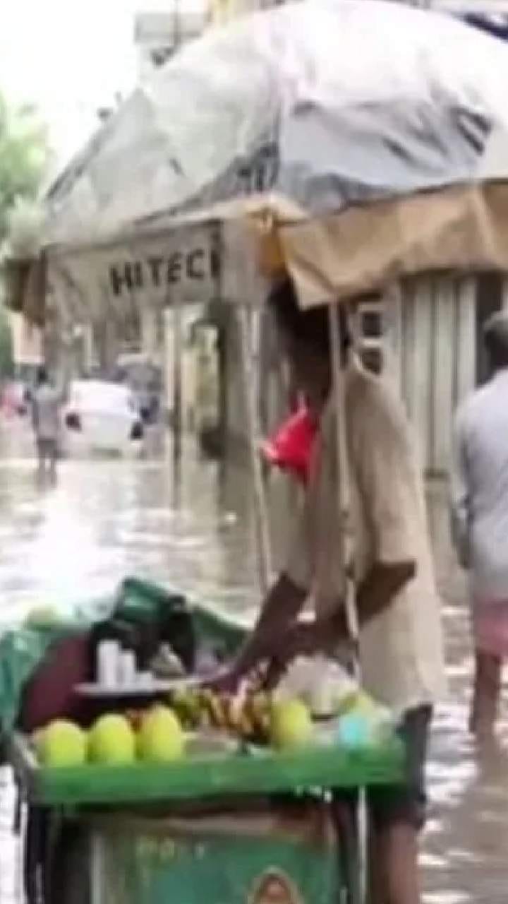 মহেশতলার রাস্তায় জলের পাইপ ফেটে তুলকালাম! তীব্র ফোয়ারায় ব্যাহত যান চলাচল