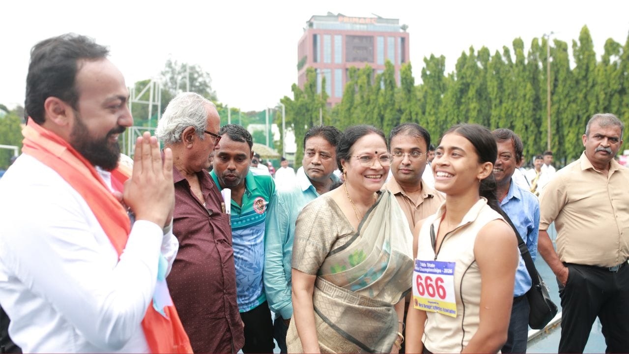 রাজ্যের সেরা অ্যাথলিটদের অংশগ্রহণে শুরু থেকেই জমে উঠেছে ৭৪তম রাজ্য অ্যাথলেটিক্স চ্যাম্পিয়নশিপ। আগামী কয়েক দিনে আরও একাধিক ফাইনাল হবে। ভবিষ্যতের তারকাদের খুঁজে বের করার ক্ষেত্রে এই প্রতিযোগিতা আরও গুরুত্বপূর্ণ ভূমিকা নেবে। (Credit - TV9 Bangla)