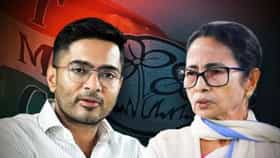 হাইকোর্ট নির্দেশ দিতেই প্রকাশ্যে ছবি, মমতার পাশ থেকে সরে গেলেন অভিষেক!