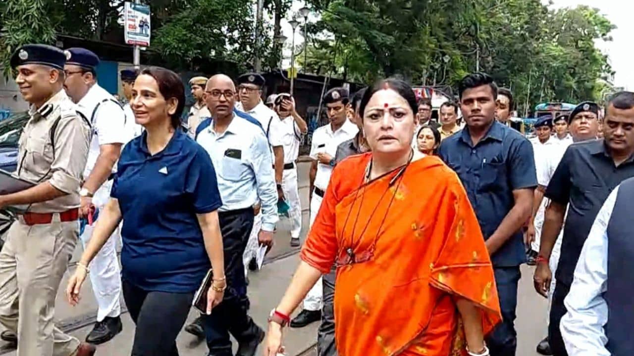 Agnimitra Paul: কলেজ স্ট্রিট নিয়ে কী ভাবনা সরকারের? বইপাড়া ঘুরে দেখে জানালেন অগ্নিমিত্রা