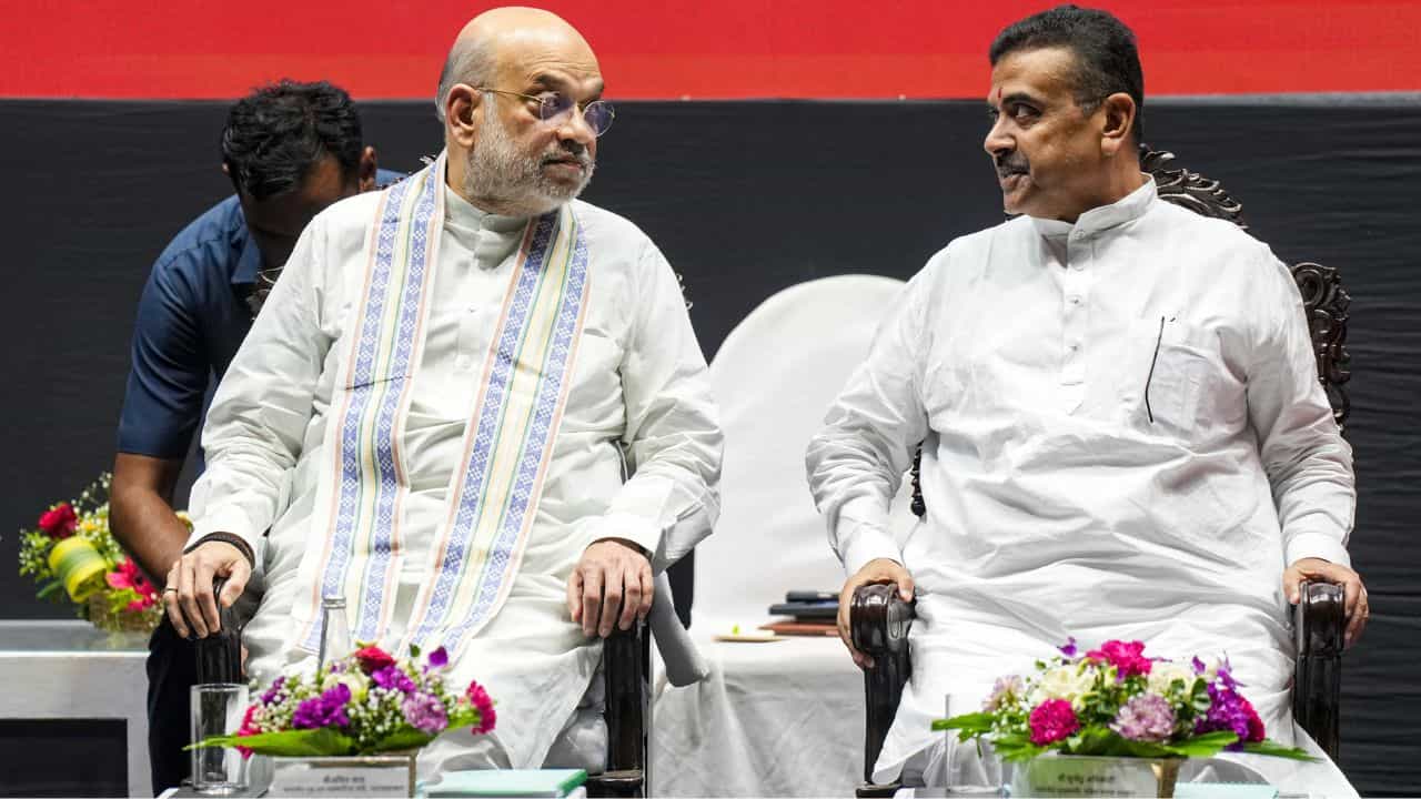 Amit Shah: 'শুভেন্দুজির গতি দেখেছি, বাংলার ঘুরে দাঁড়াতে সময় লাগবে না', বলে দিলেন শাহ Amit Shah: 'শুভেন্দুজির গতি দেখেছি, বাংলার ঘুরে দাঁড়াতে সময় লাগবে না', বলে দিলেন শাহ