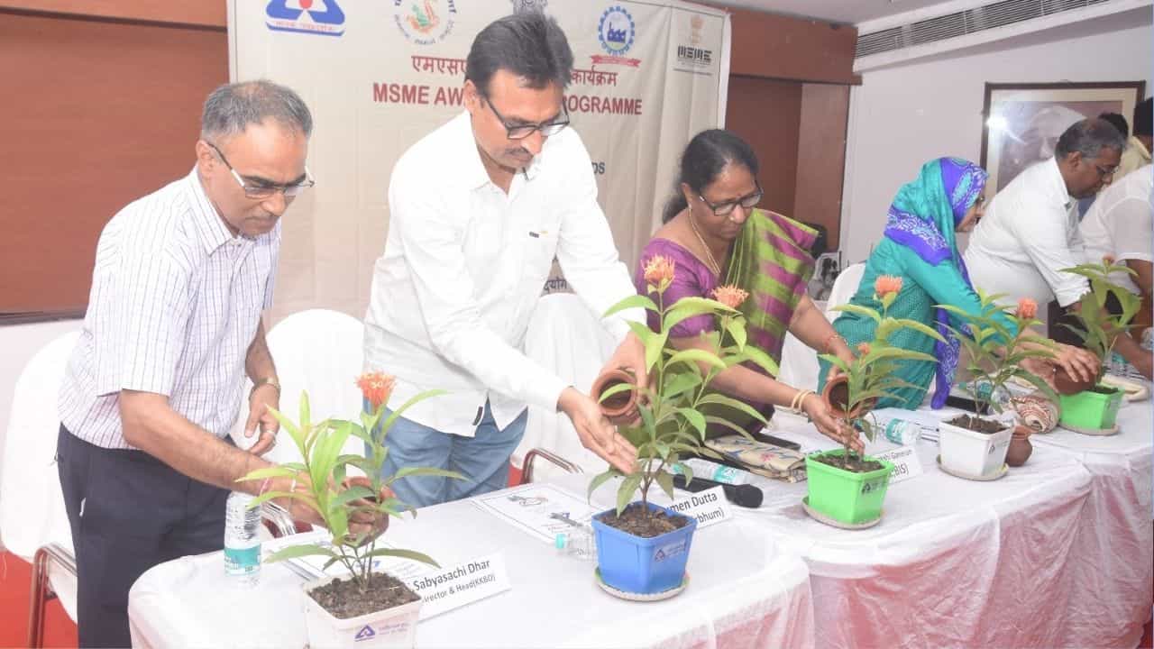 BIS: পণ্যের গুণগত মান নিয়ে সচেতন করতে বোলপুরে বিশেষ কর্মসূচি BIS-র, মিলল দারুণ সাড়া BIS: পণ্যের গুণগত মান নিয়ে সচেতন করতে বোলপুরে বিশেষ কর্মসূচি BIS-র, মিলল দারুণ সাড়া