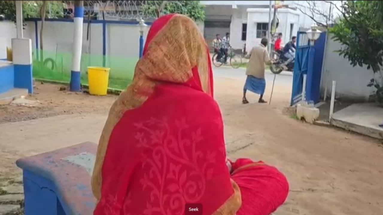 Woman harassment: বাথরুমে যাওয়ার পথে মহিলাকে জাপটে ধরলেন তৃণমূল নেতা, তারপরই..., খবর পেয়ে তুলে নিল পুলিশ Woman harassment: বাথরুমে যাওয়ার পথে মহিলাকে জাপটে ধরলেন তৃণমূল নেতা, তারপরই..., খবর পেয়ে তুলে নিল পুলিশ