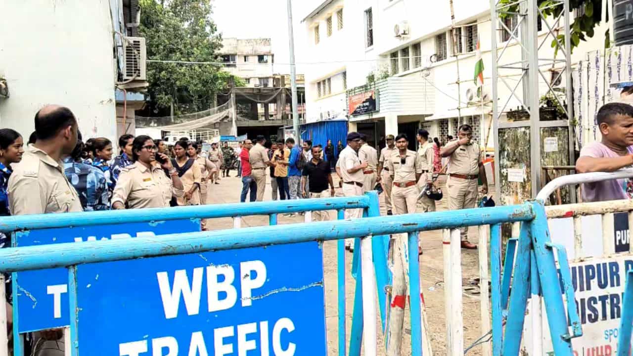 Baruipur Incident: পাঁচ বা তার বেশি জমায়েত নয়, বারুইপুরের তিন থানা এলাকায় জারি ১৬৩ ধারা Baruipur Incident: পাঁচ বা তার বেশি জমায়েত নয়, বারুইপুরের তিন থানা এলাকায় জারি ১৬৩ ধারা