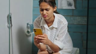 Mobile Phone Bad Effects: বাথরুমে মোবাইল নিয়ে যান? তাই কি ঘনঘন শরীর খারাপ হচ্ছে আপনার?