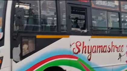 বাসের কেবিনে ভন্ ভন্ করছিল মাছি, কাছে যেতেই শরীর ঠান্ডা হয়ে গেল চালকের