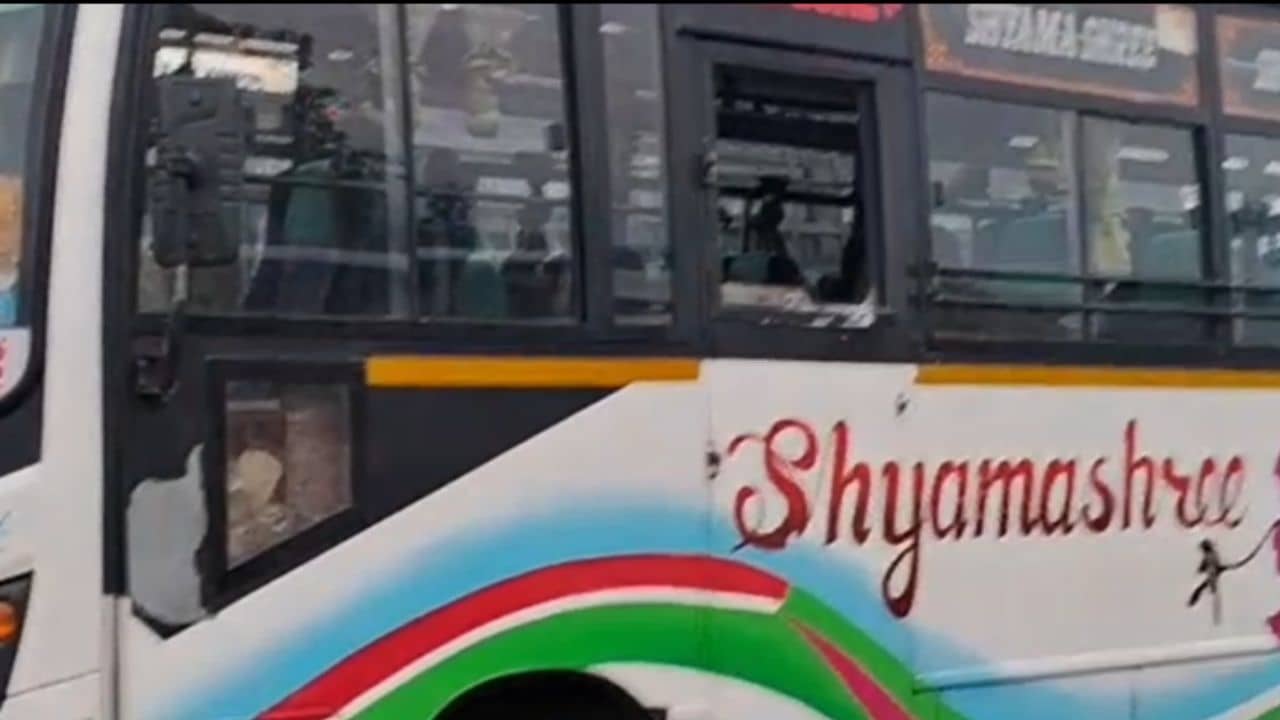 Purulia: বাসের কেবিনে ভন্ ভন্ করছিল মাছি, কাছে যেতেই শরীর ঠান্ডা হয়ে গেল চালকের